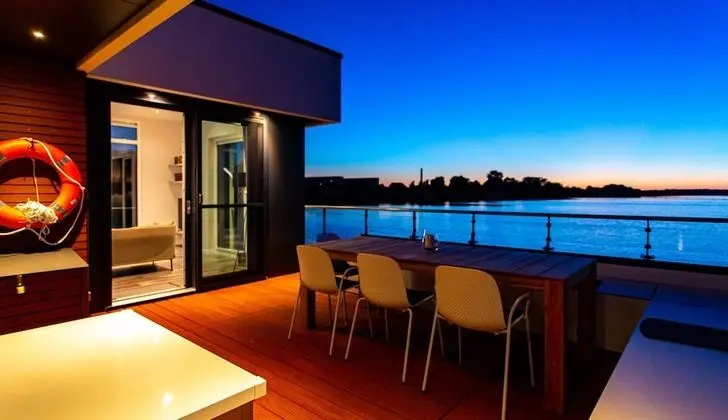 Floating-Bungalow #5