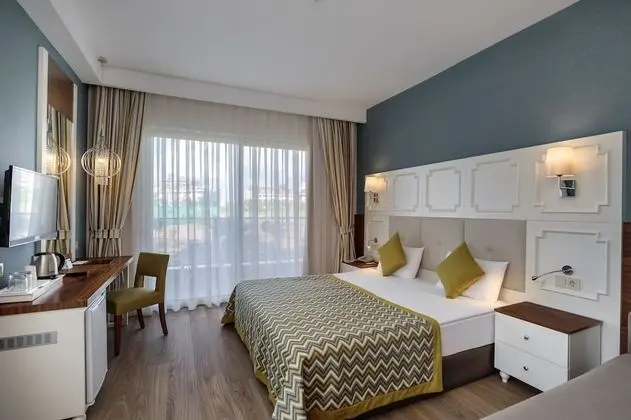 Standard Room, Land View