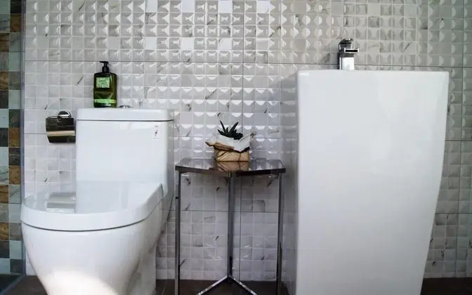 Tek Büyük Yataklı Oda, Ortak Banyo