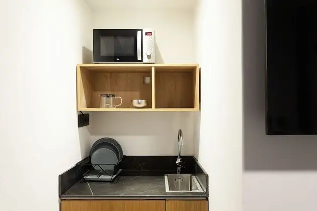 Standard Oda, 1 Büyük (Queen) Boy Yatak, Küçük Mutfak, Zemin Kat