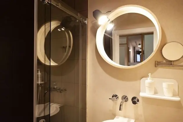 Standard Oda, 1 Büyük (Queen) Boy Yatak, Küçük Mutfak, Zemin Kat