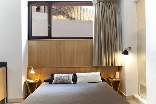 Deluxe Tek Büyük Yataklı Oda, Banyolu/Duşlu, Zemin Kat
