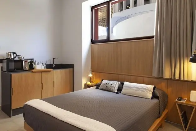 Deluxe Tek Büyük Yataklı Oda, Banyolu/Duşlu, Zemin Kat
