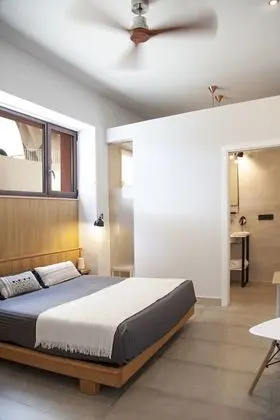 Deluxe Tek Büyük Yataklı Oda, Banyolu/Duşlu, Zemin Kat
