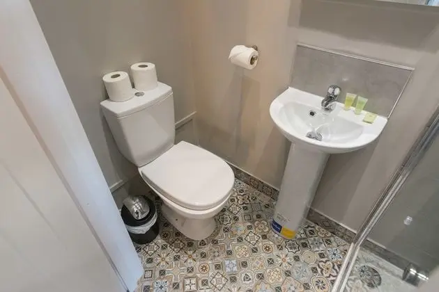 Basic Tek Büyük Yataklı Oda, Banyolu/Duşlu