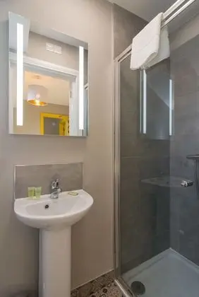Basic Tek Büyük Yataklı Oda, Banyolu/Duşlu