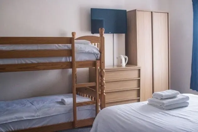 Üç Kişilik Oda, Banyolu/Duşlu (Double & Bunk Beds)