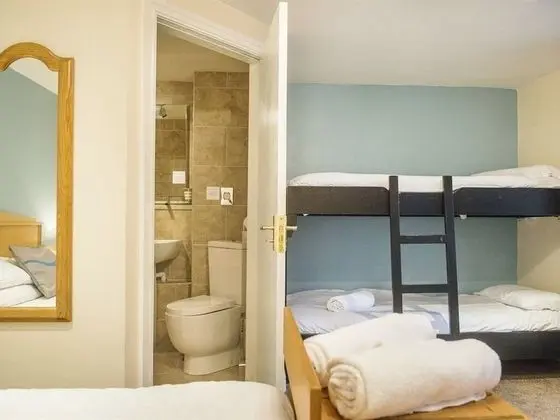 Süit, Banyolu/Duşlu (Double and 1 Bunk Bed)