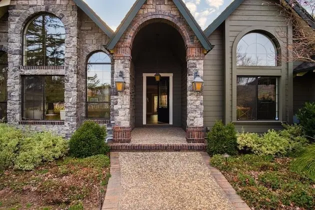 Ev