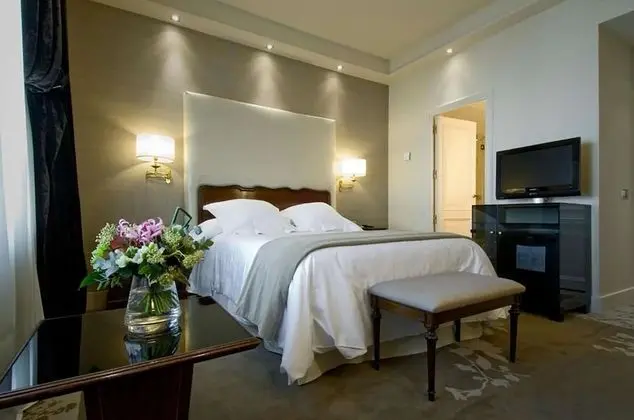 Executive Double Bed