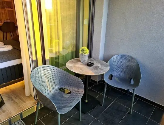 Stüdyo (Studio Apartment with Terrace)