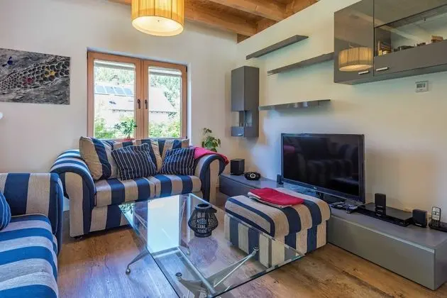 Ev (incl. cleaning fee & laundry package)