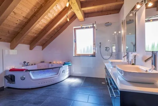 Ev (incl. cleaning fee & laundry package)