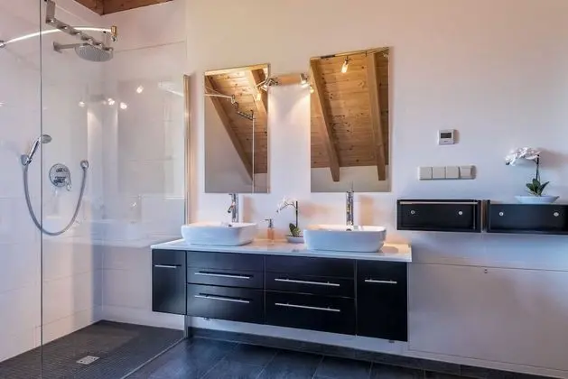 Ev (incl. cleaning fee & laundry package)