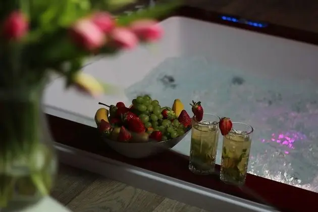 Honeymoon Tek Büyük Yataklı Oda, Sıcak Su Havuzu (sauna)