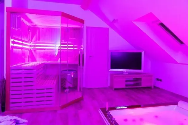Honeymoon Tek Büyük Yataklı Oda, Sıcak Su Havuzu (sauna)