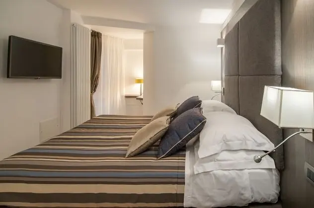 Tek Büyük veya İki Ayrı Yataklı Oda (3)