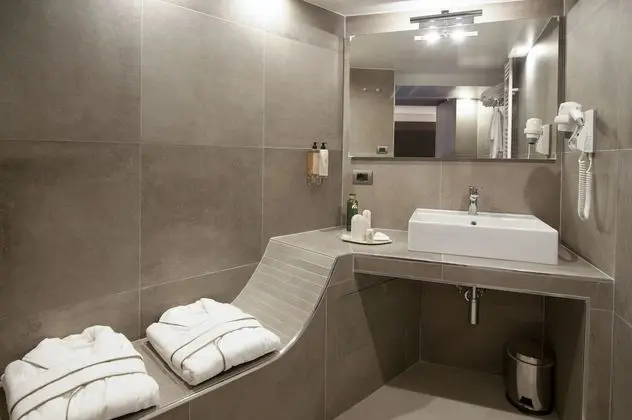 Tek Büyük veya İki Ayrı Yataklı Oda (3)