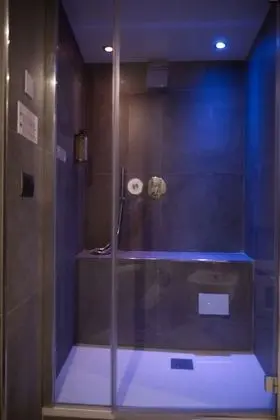 Tek Büyük veya İki Ayrı Yataklı Oda (3)