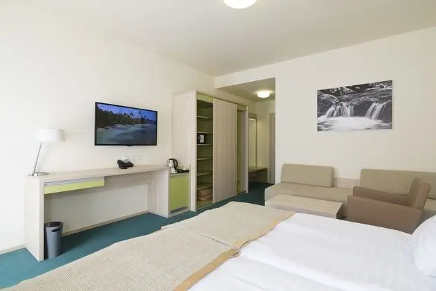 Tek Büyük Yataklı Oda (Swimming pool Access)