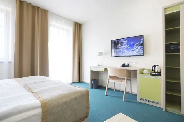 Tek Büyük Yataklı Oda (Swimming pool Access)