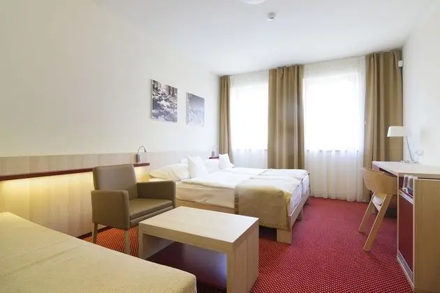 Tek Büyük Yataklı Oda (Swimming pool Access)