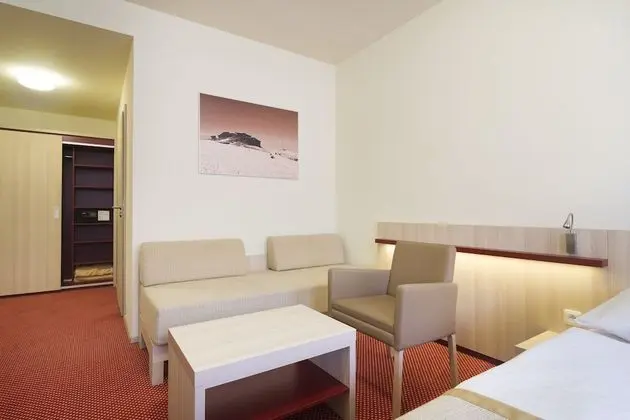 Tek Büyük Yataklı Oda (Swimming pool Access)