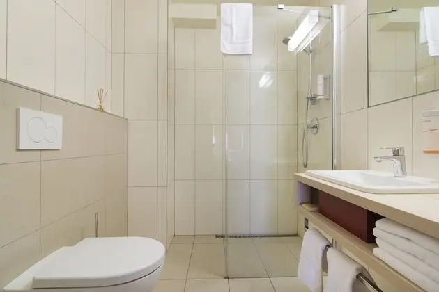 Tek Büyük Yataklı Oda (Swimming pool Access)