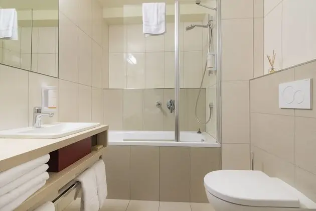 Tek Büyük Yataklı Oda (Swimming pool Access)