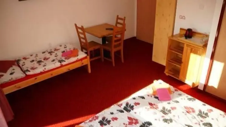 Üç Kişilik Oda