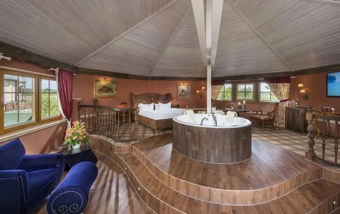 Superior Süit, 1 En Büyük (King) Boy Yatak, Sıcak Su Küveti, Göl Manzaralı