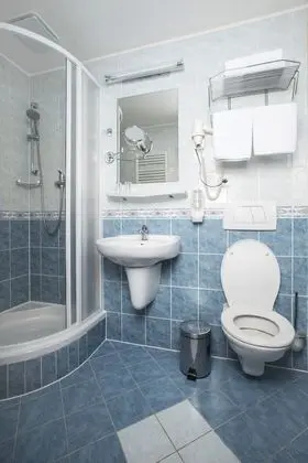 Standard Tek Büyük Yataklı Oda (with 60 minutes Water world Access)