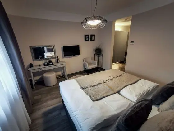 City Tek Büyük Yataklı Oda