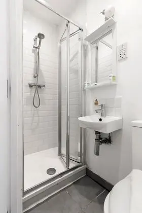 Standard Tek Kişilik Oda, Banyolu/Duşlu