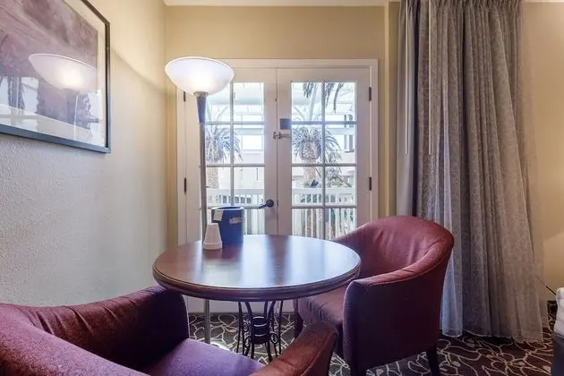 Oda, 2 Büyük (Queen) Boy Yatak, Sigara İçilmez (Atrium)