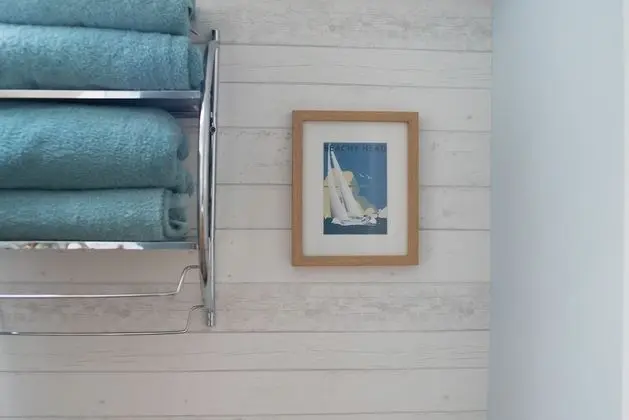Kır Evi, Birden Çok Yatak, Sigara İçilmez