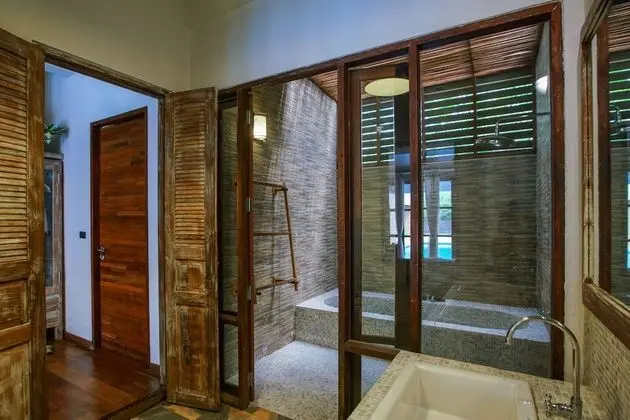 Pool Access Villa