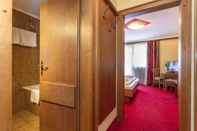 Traditional Büyük Yataklı Tek Kişilik Oda