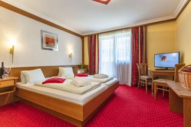 Traditional Büyük Yataklı Tek Kişilik Oda