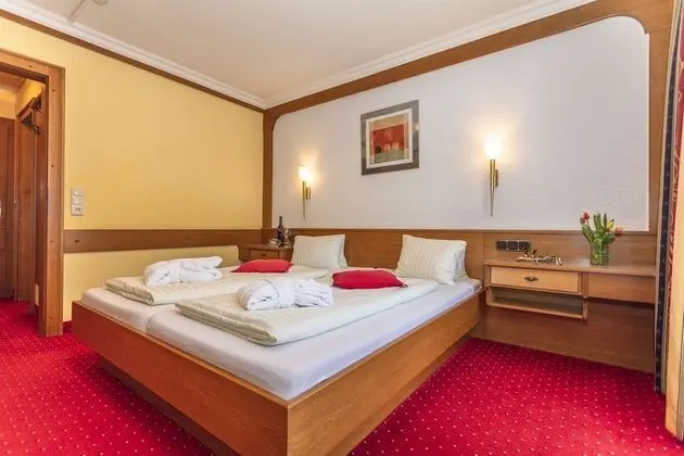 Traditional Tek Büyük Yataklı Oda