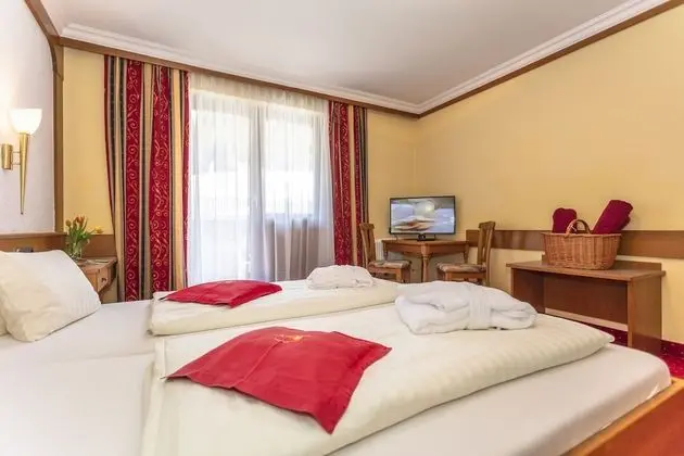 Traditional Tek Büyük Yataklı Oda