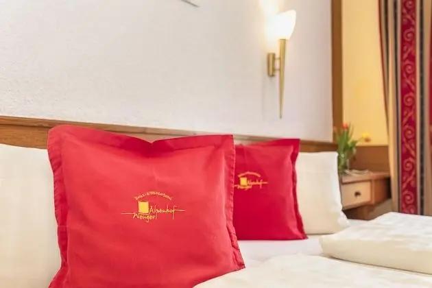 Traditional Tek Büyük Yataklı Oda