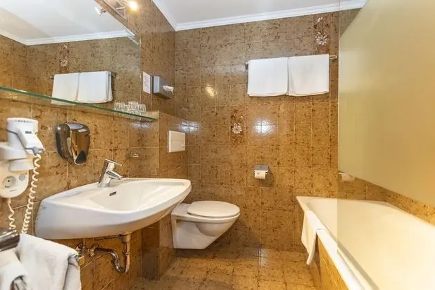 Traditional Tek Büyük Yataklı Oda