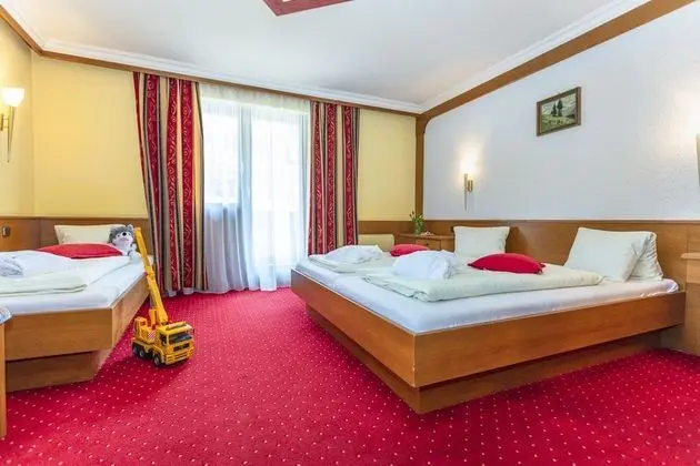 Traditional Üç Kişilik Oda