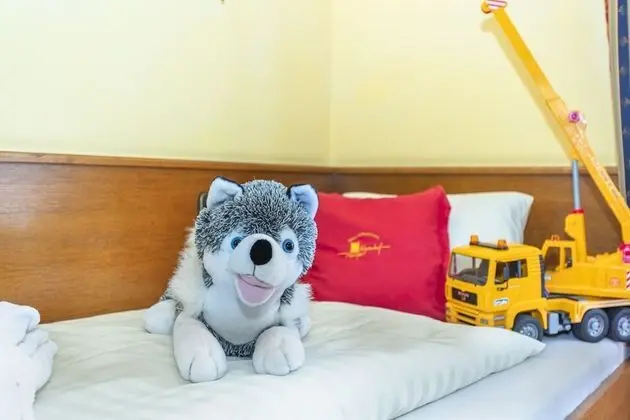 Traditional Üç Kişilik Oda