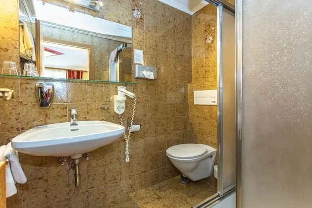 Traditional Üç Kişilik Oda