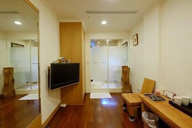 Standard Tek Büyük Yataklı Oda (202)