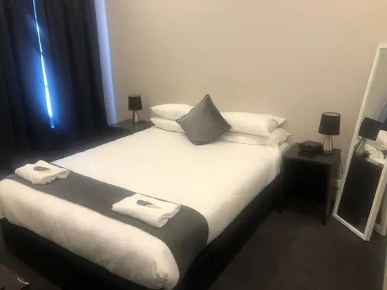 Basic Tek Büyük Yataklı Oda