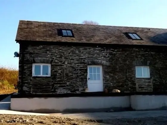 Kır Evi, Banyolu/Duşlu (The Dairy - Y Llaethdy)
