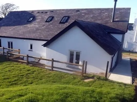 Kır Evi, Banyolu/Duşlu (The Dairy - Y Llaethdy)
